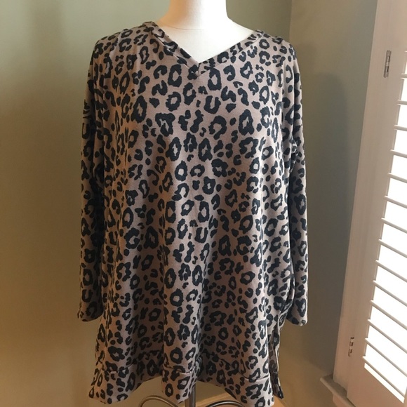 EUC Sweet Lovely bu Jen Animal Print Tunic with pockets - Picture 3 of 4